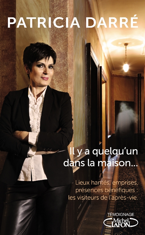 PATRICIA DARRE_il y a quelqu'un dans la maison_DVLP_140X225_DOS 20mm.indd